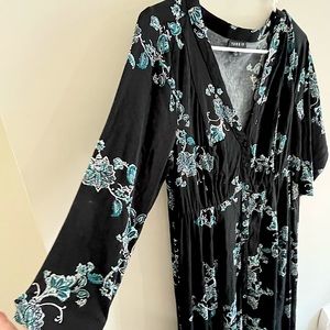 Torrid floral Maxi Dress High-Low style v-neck with quarter sleeves size 00